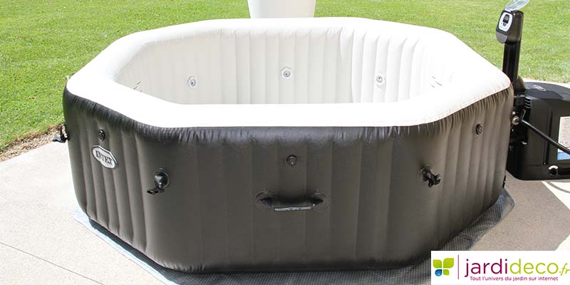 spa gonflable a jets d'eau