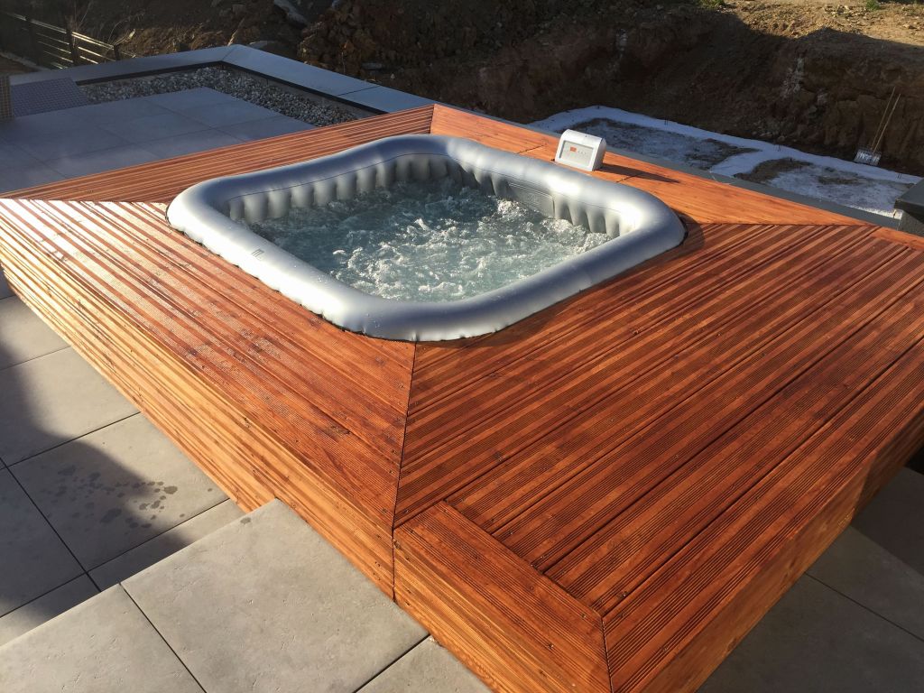 spa gonflable bois