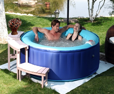 spa gonflable dans une chambre