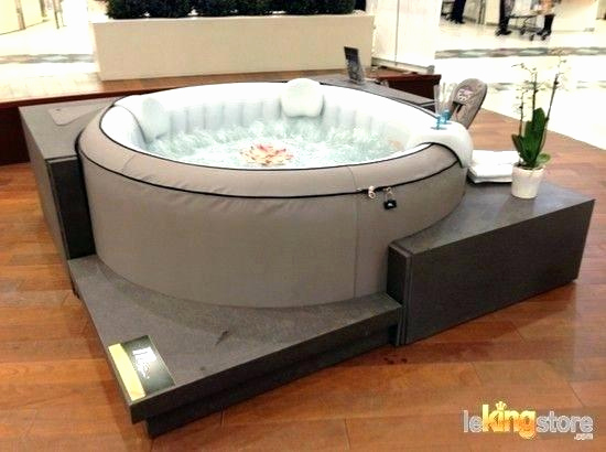 spa gonflable dans une maison