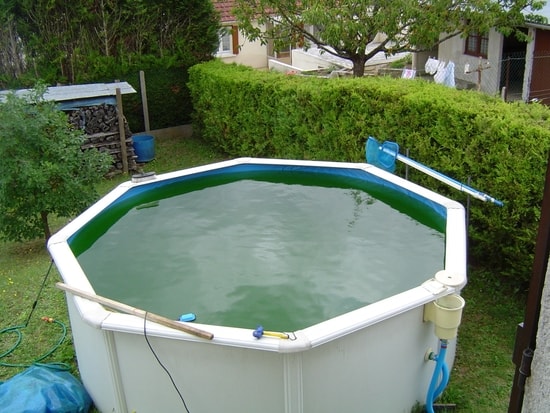 spa gonflable eau verte