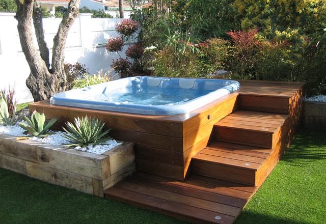 spa gonflable jardin