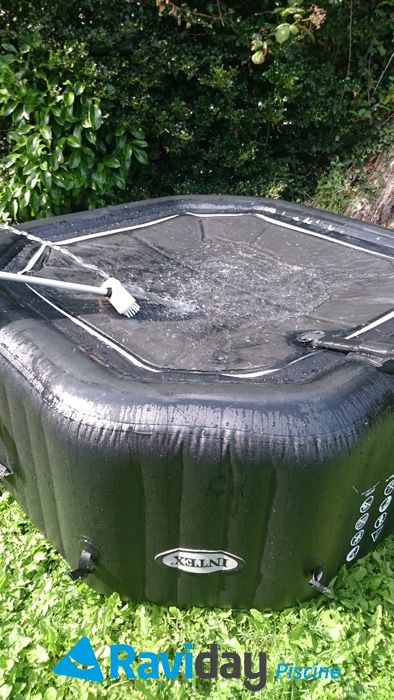 spa gonflable nettoyage