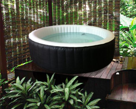 spa gonflable sur une terrasse