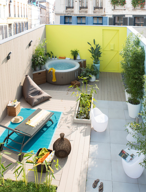 spa gonflable sur une terrasse