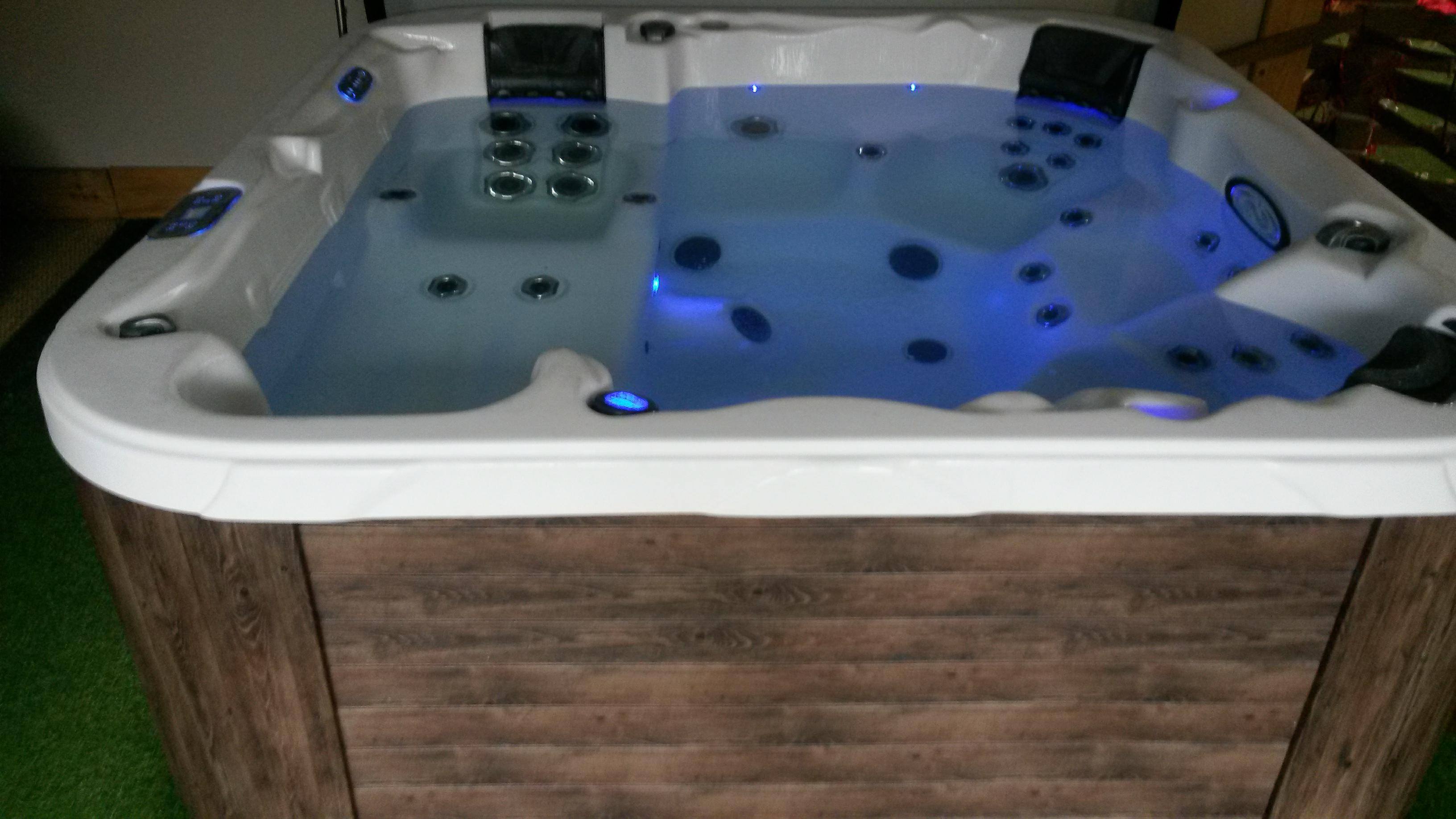 spa jacuzzi 26