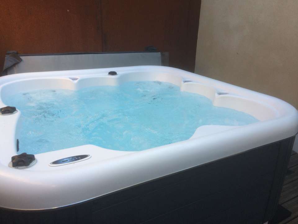 spa jacuzzi 3 pessoas