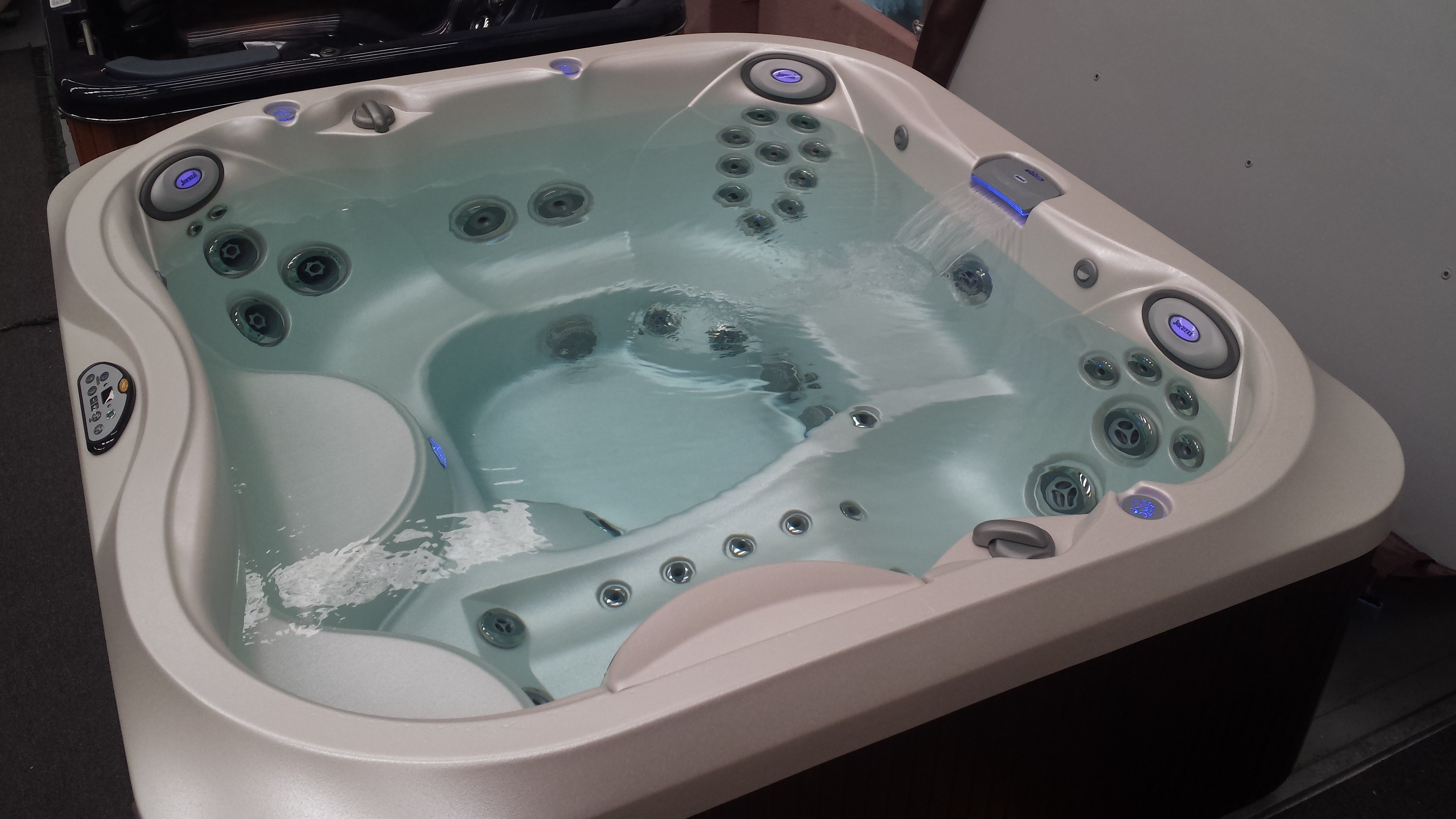 spa jacuzzi 355