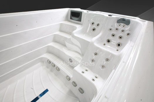spa jacuzzi 44