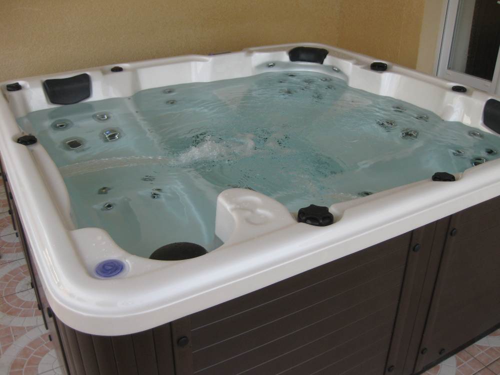 spa jacuzzi 5 places