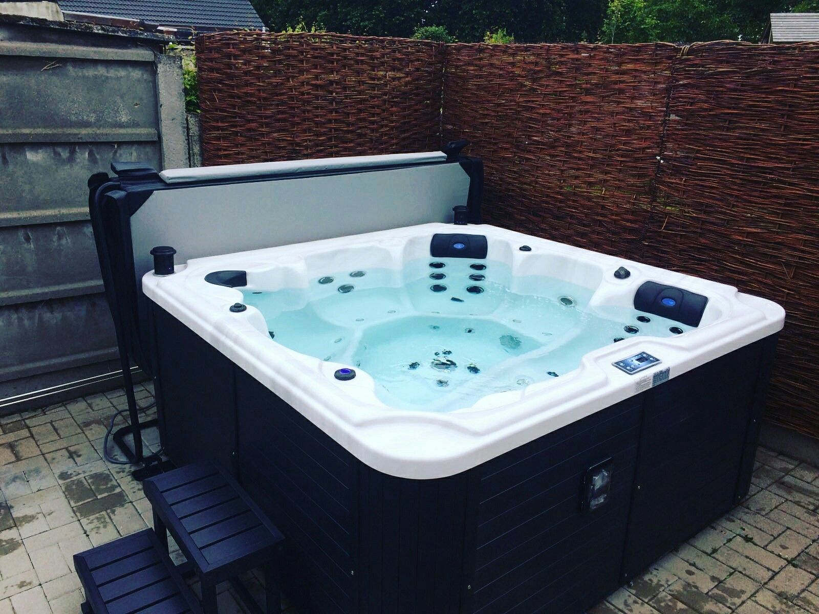 spa jacuzzi 6 persoons