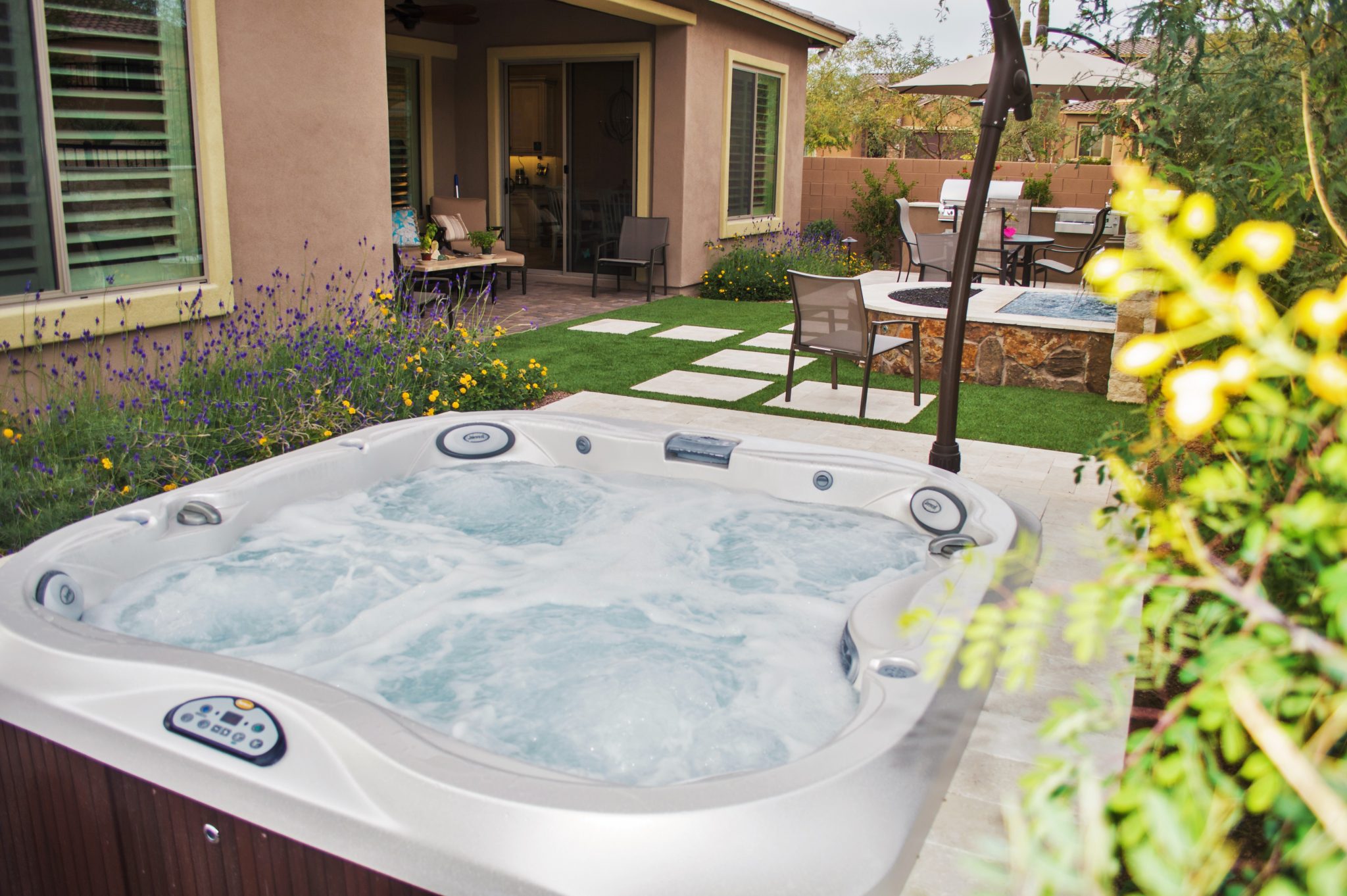 spa jacuzzi 64