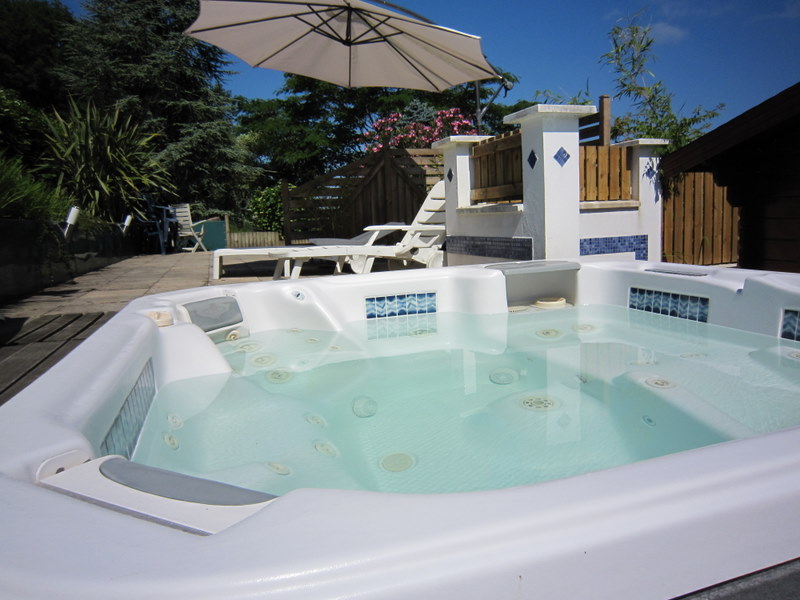 spa jacuzzi 64