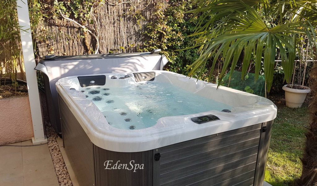 spa jacuzzi 64