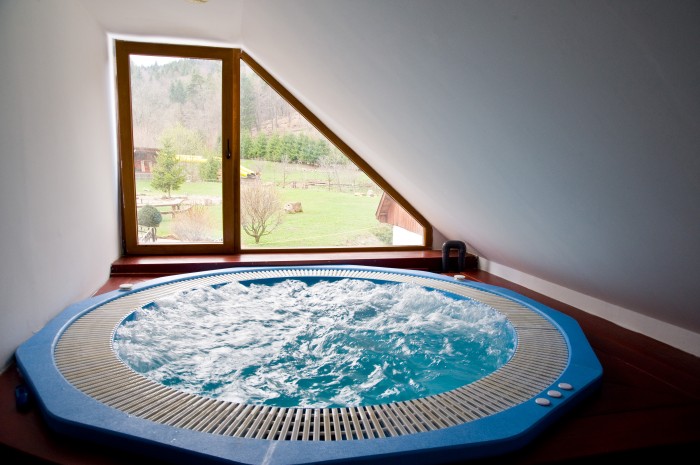 spa jacuzzi 64