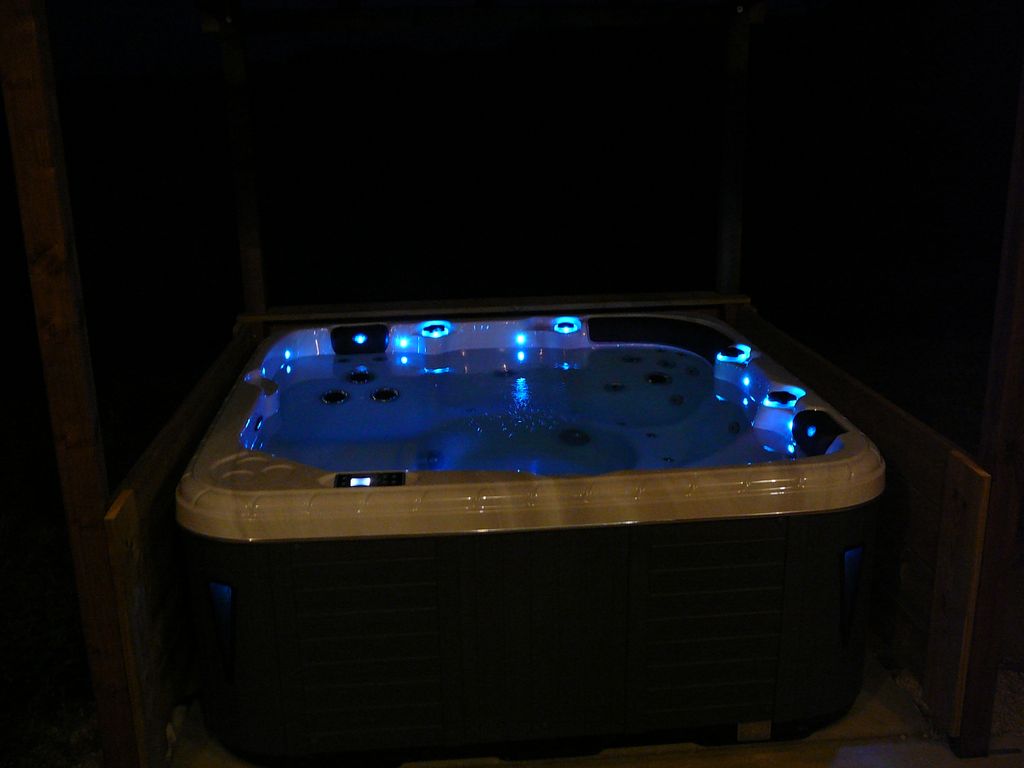 spa jacuzzi 68