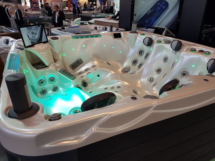 spa jacuzzi 73