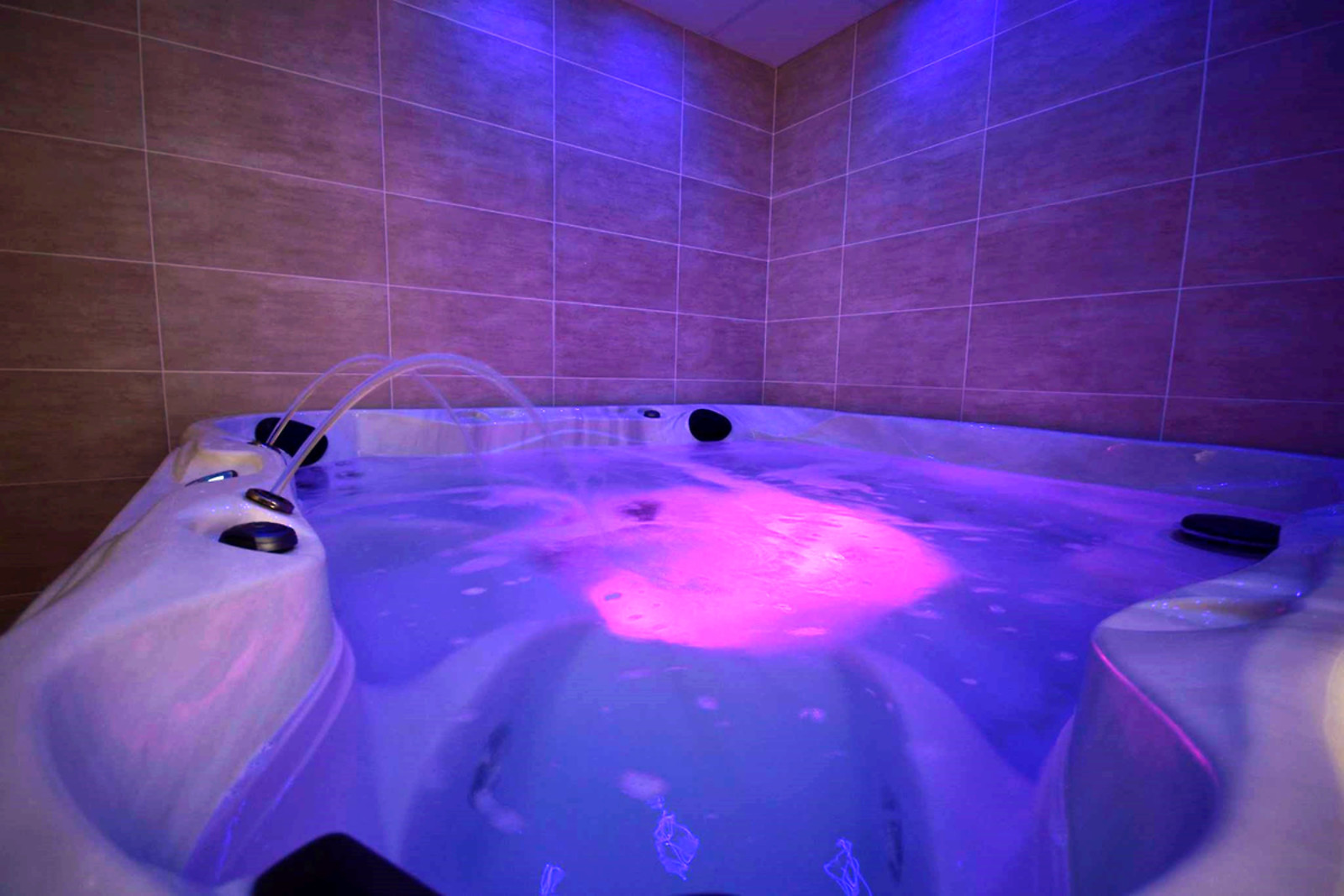 spa jacuzzi 78