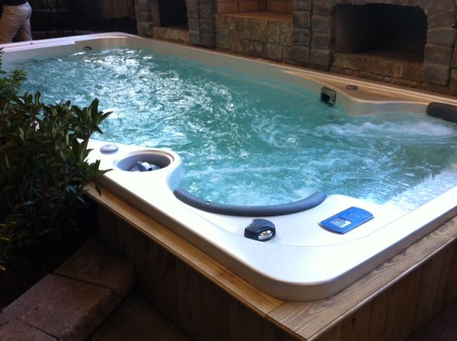 spa jacuzzi 83