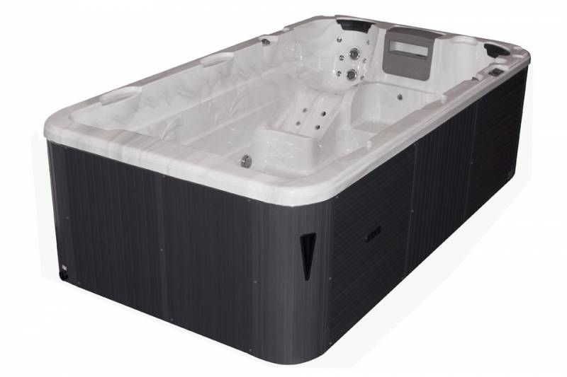 spa jacuzzi 84