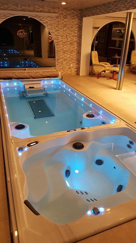 spa jacuzzi 84