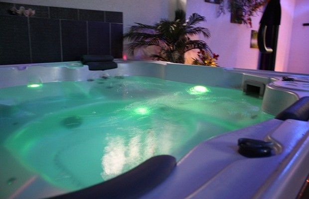 spa jacuzzi 93