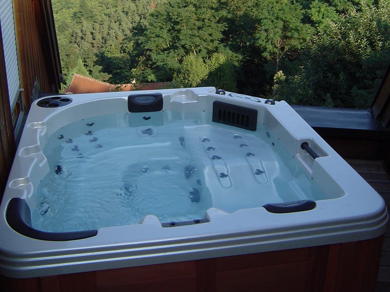 spa jacuzzi 93
