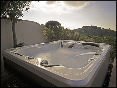 spa jacuzzi 95