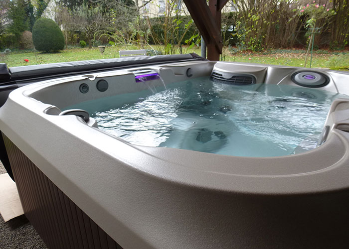 spa jacuzzi ain