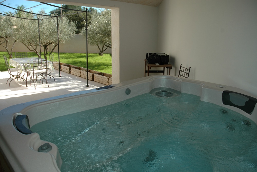 spa jacuzzi brive