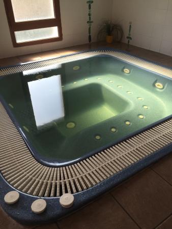 spa jacuzzi carcassonne