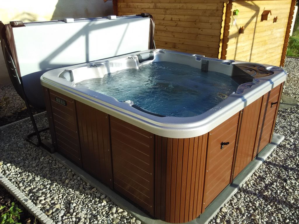 spa jacuzzi carpentras