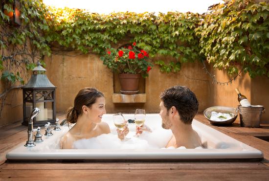 spa jacuzzi couple