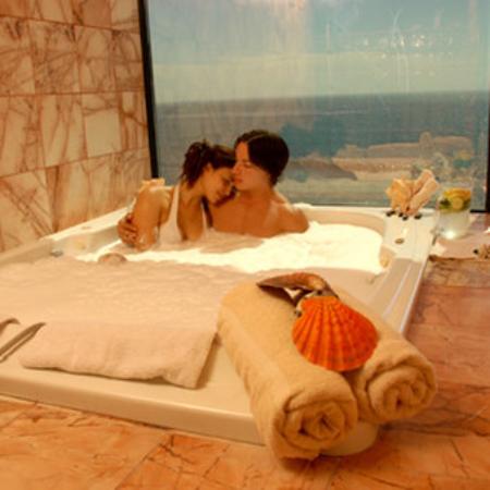 spa jacuzzi couple