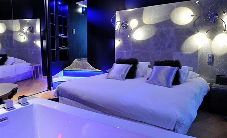 spa jacuzzi dans la chambre