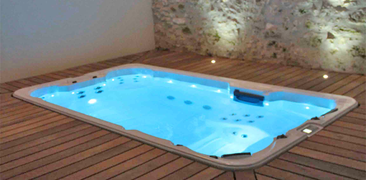 spa jacuzzi definition