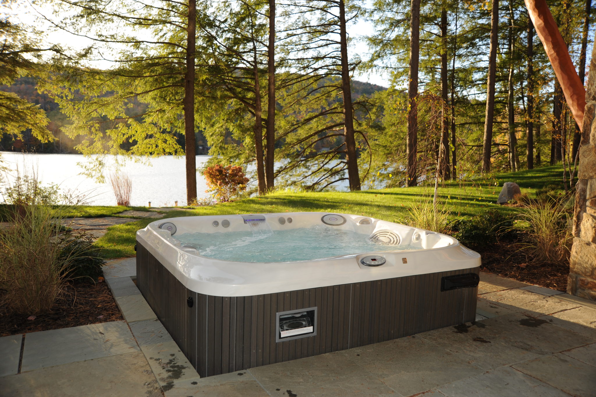 spa jacuzzi difference