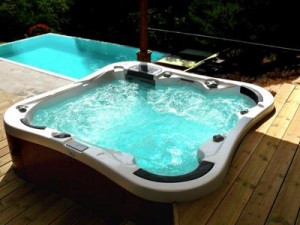 spa jacuzzi difference