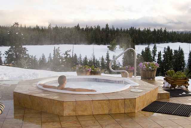 spa jacuzzi difference