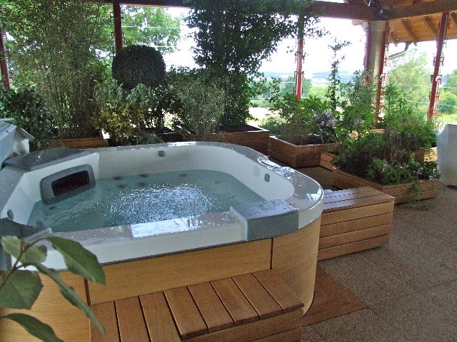 spa jacuzzi exterieur 974