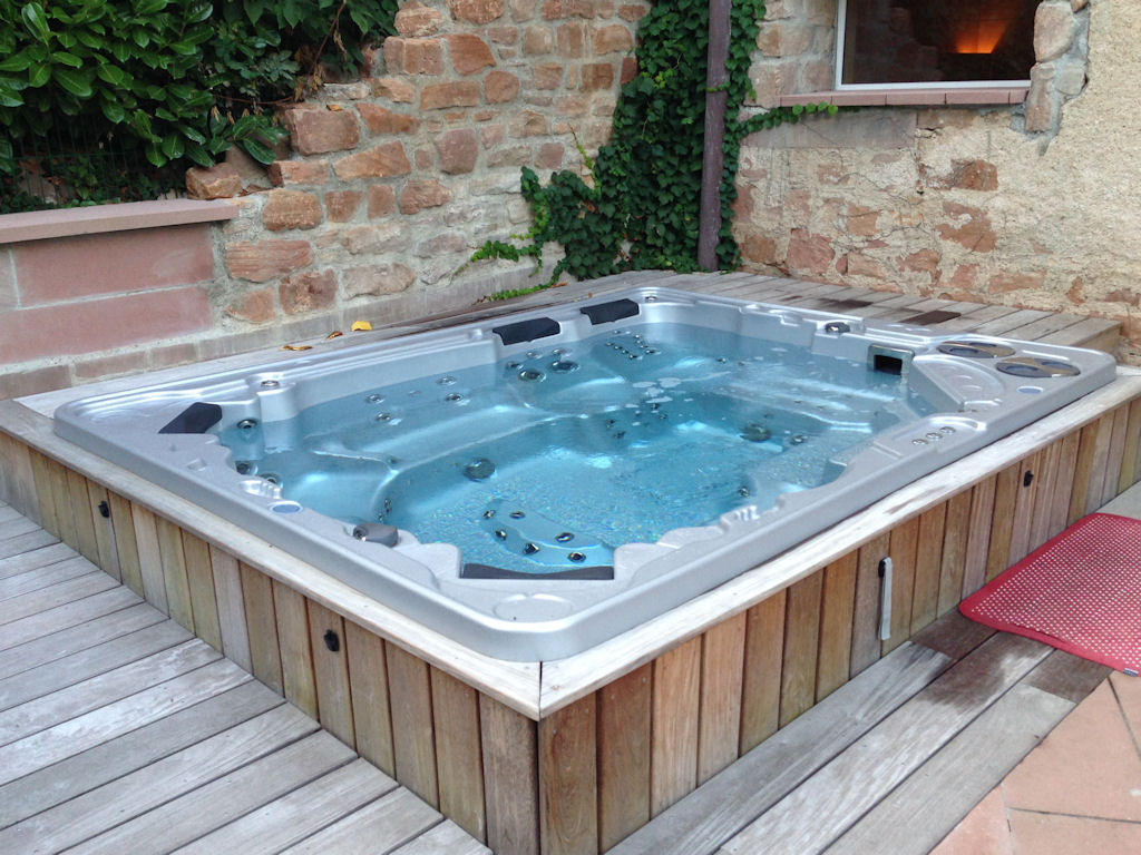 spa jacuzzi exterieur 974