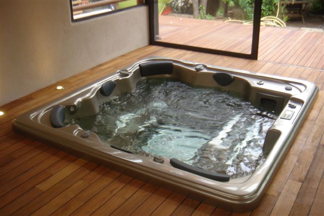 spa jacuzzi frejus