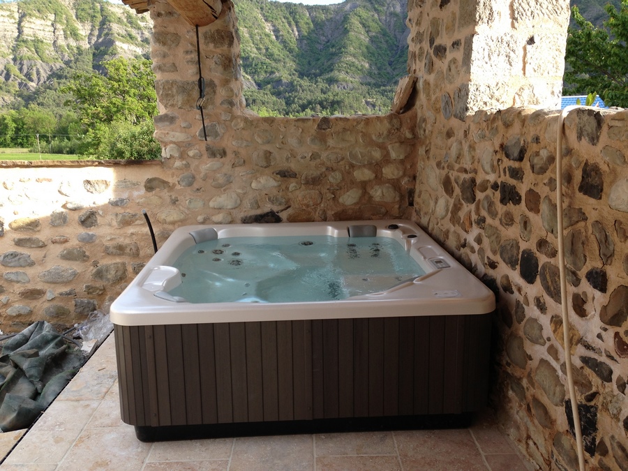 spa jacuzzi gap