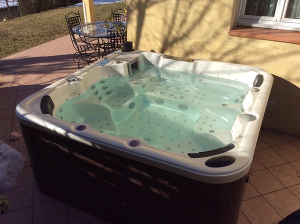 spa jacuzzi gap