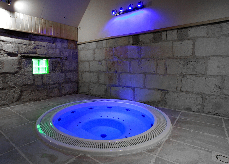 spa jacuzzi hammam 95