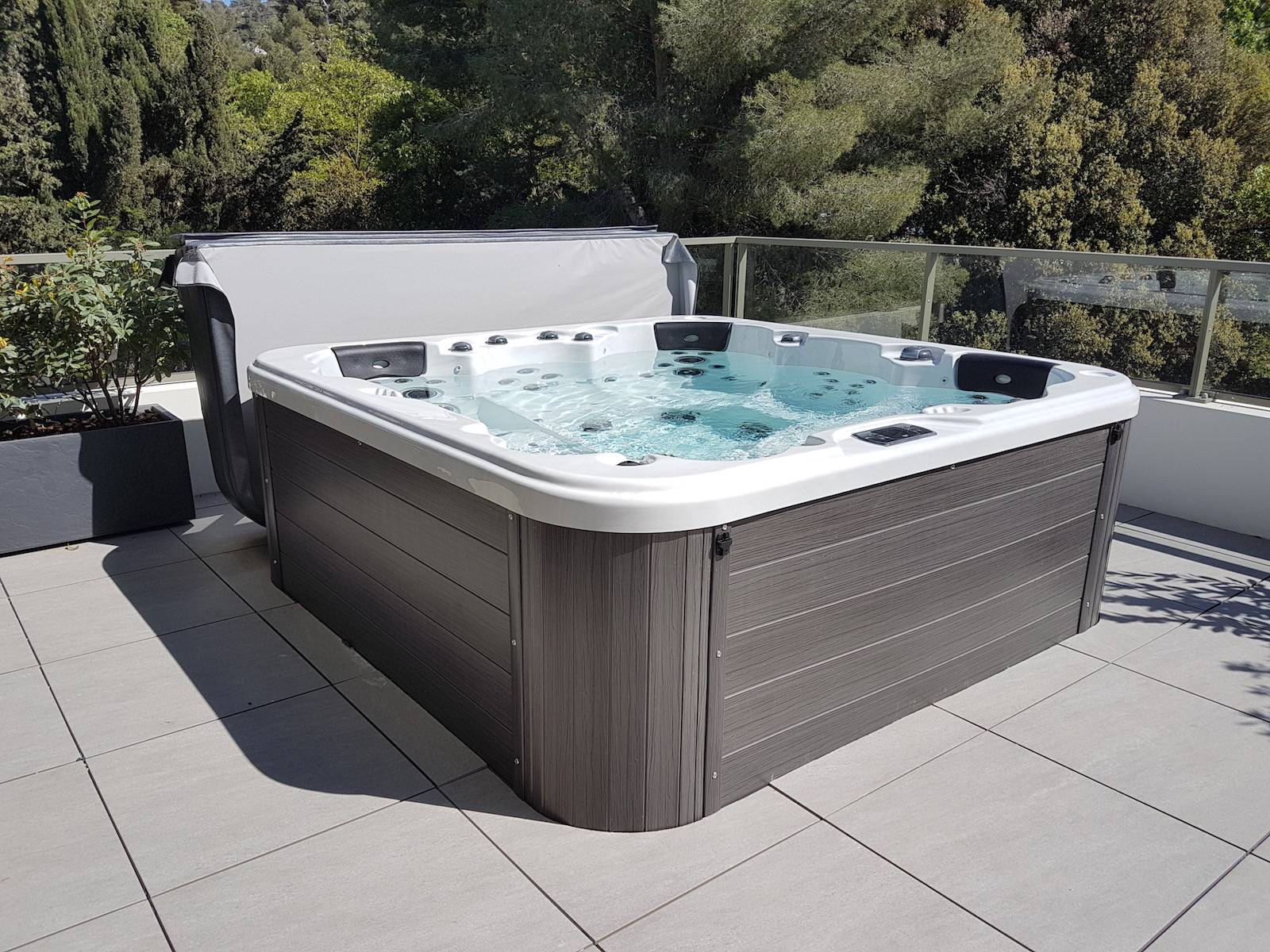 spa jacuzzi haut de gamme
