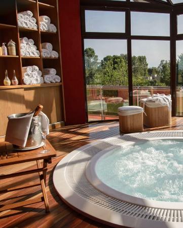 spa jacuzzi hotel