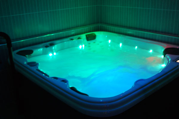 spa jacuzzi institut