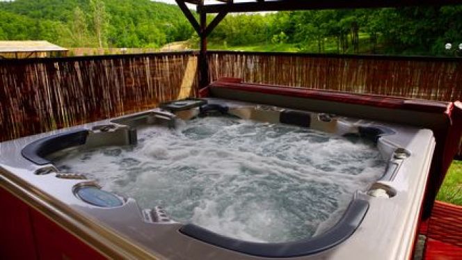 spa jacuzzi la garde