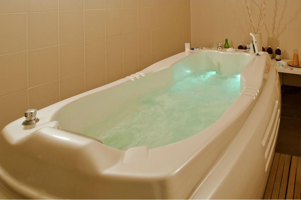 spa jacuzzi la roche sur yon